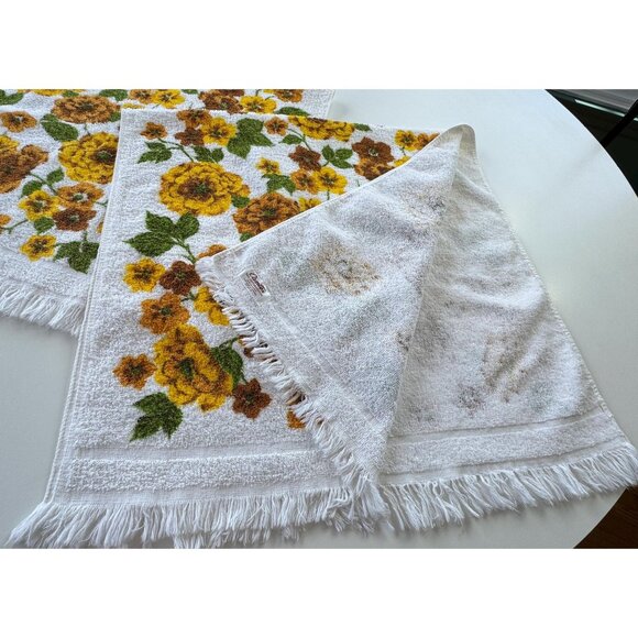 Vintage 70s bath towel, orange, yellow roses with greenery, white, price for one - Picture 6 of 8